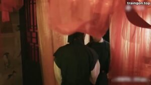 Chinese movie: Secretly having sex with a man while her mother is away