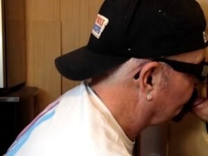 Moustache amateur deepthroating
